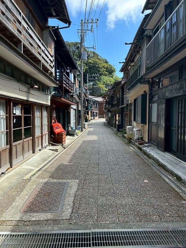 伊豆大島の街並みと島の空気感